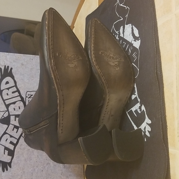 Shoes - Picture 4 of 7